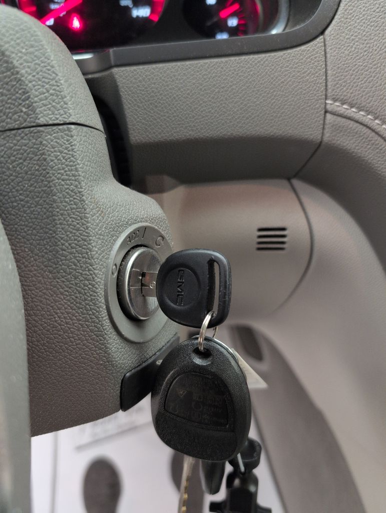 Used 2015 White GMC SLT-1 image 41