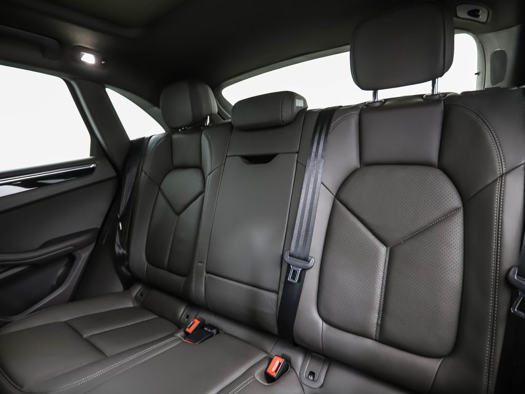 Thumbnail: 2020 Porsche Macan - 22
