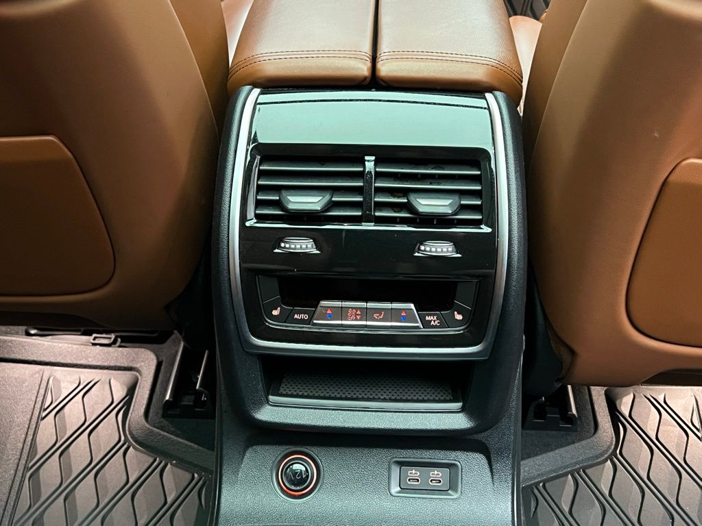 Thumbnail: 2023 BMW X7 - 10