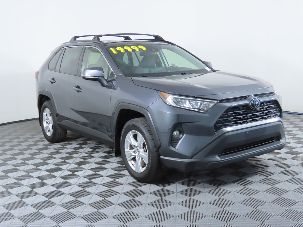 2019 Toyota RAV4 XLE 3