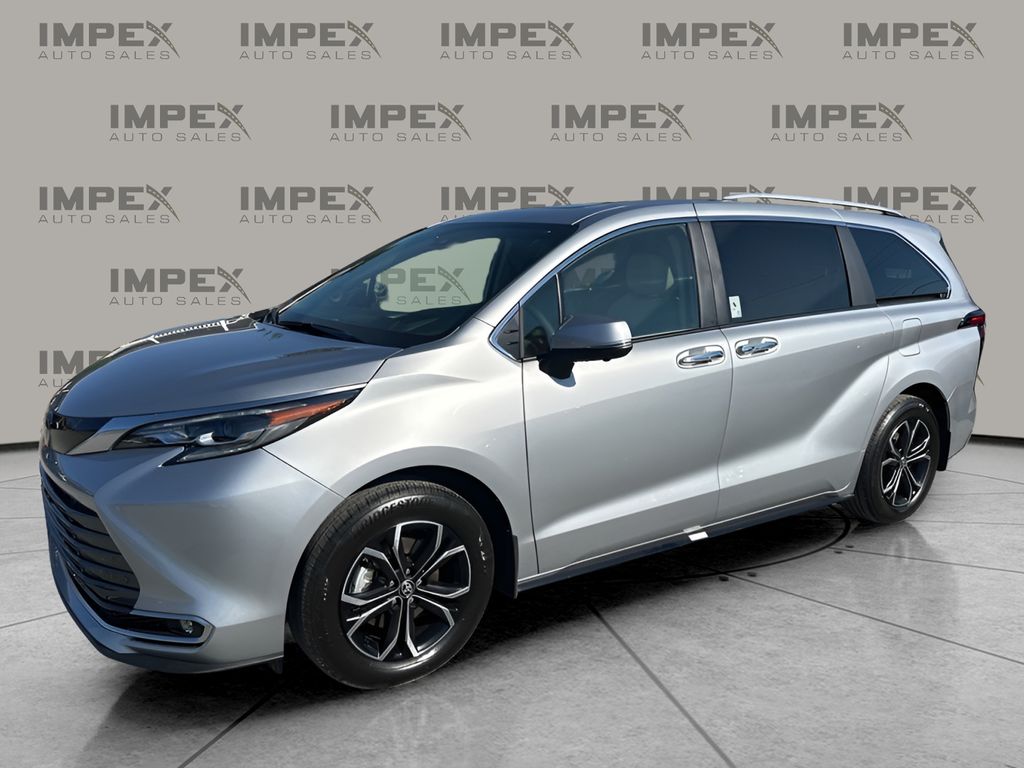 2025 Toyota Sienna Platinum's photo