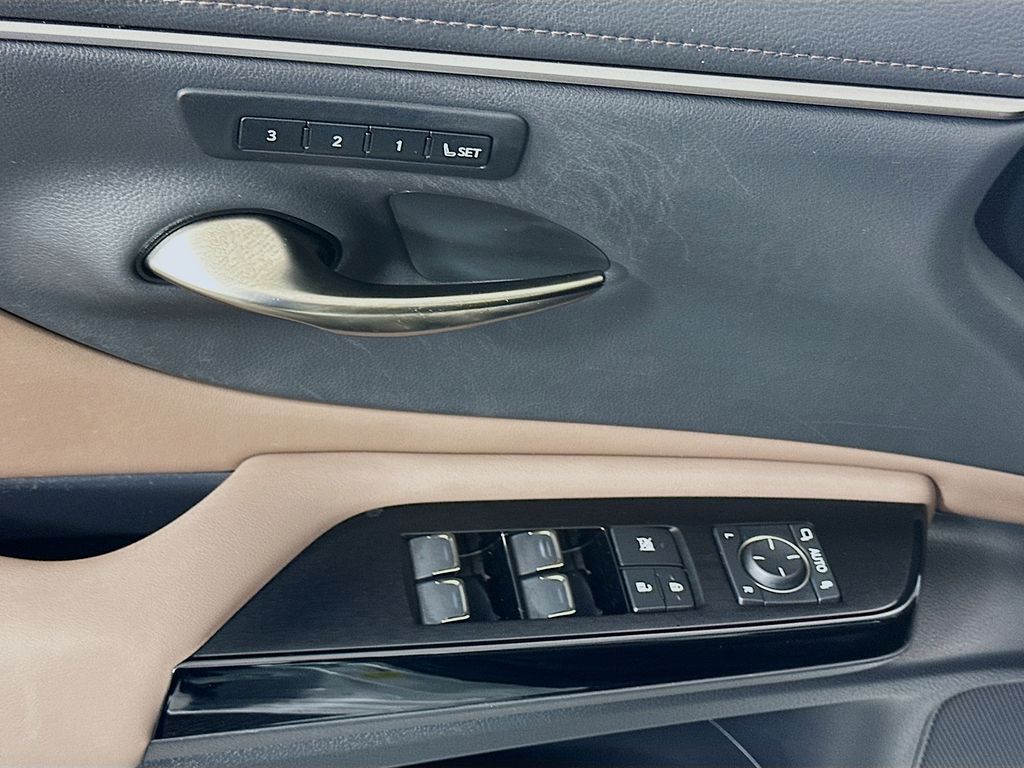 Thumbnail: 2024 Lexus ES - 18