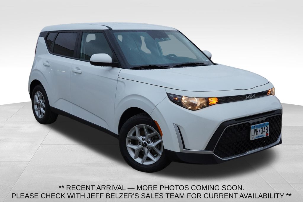Snow White Pearl 2024 Kia Soul LX FWD SUV / Crossover Front-Wheel Drive Continuously Variable Transmission