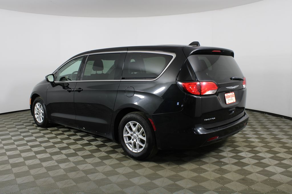 Used 2017 Chrysler Pacifica for sale in 
