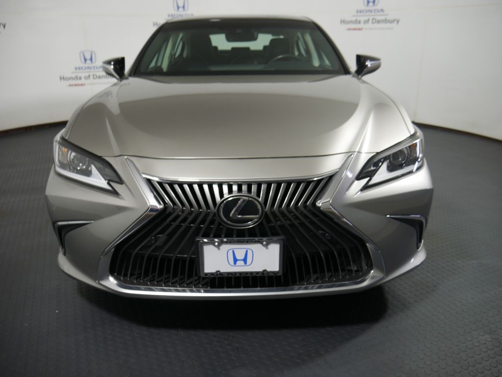 Thumbnail: 2021 Lexus ES - 2