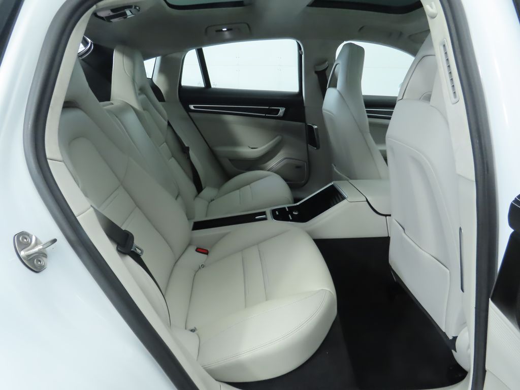 Thumbnail: 2022 Porsche Panamera - 23