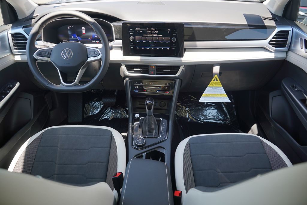 Thumbnail: 2025 Volkswagen Taos - 7