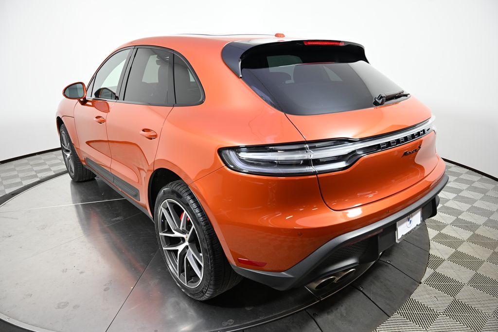 Thumbnail: 2024 Porsche Macan - 3