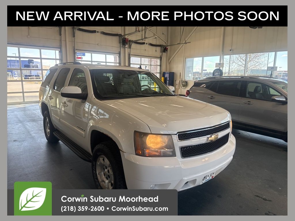 White 2008 Chevrolet Tahoe LT 4WD SUV / Crossover Four-Wheel Drive 4-Speed Automatic Overdrive