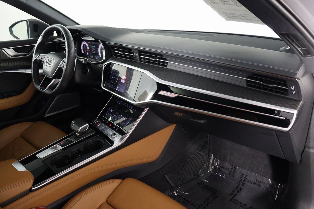 Thumbnail: 2024 Audi RS 6 - 9