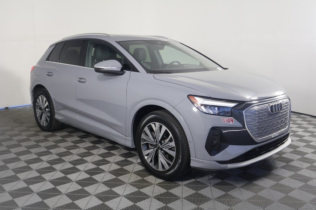 Thumbnail: 2023 Audi Q4 e-tron - 3