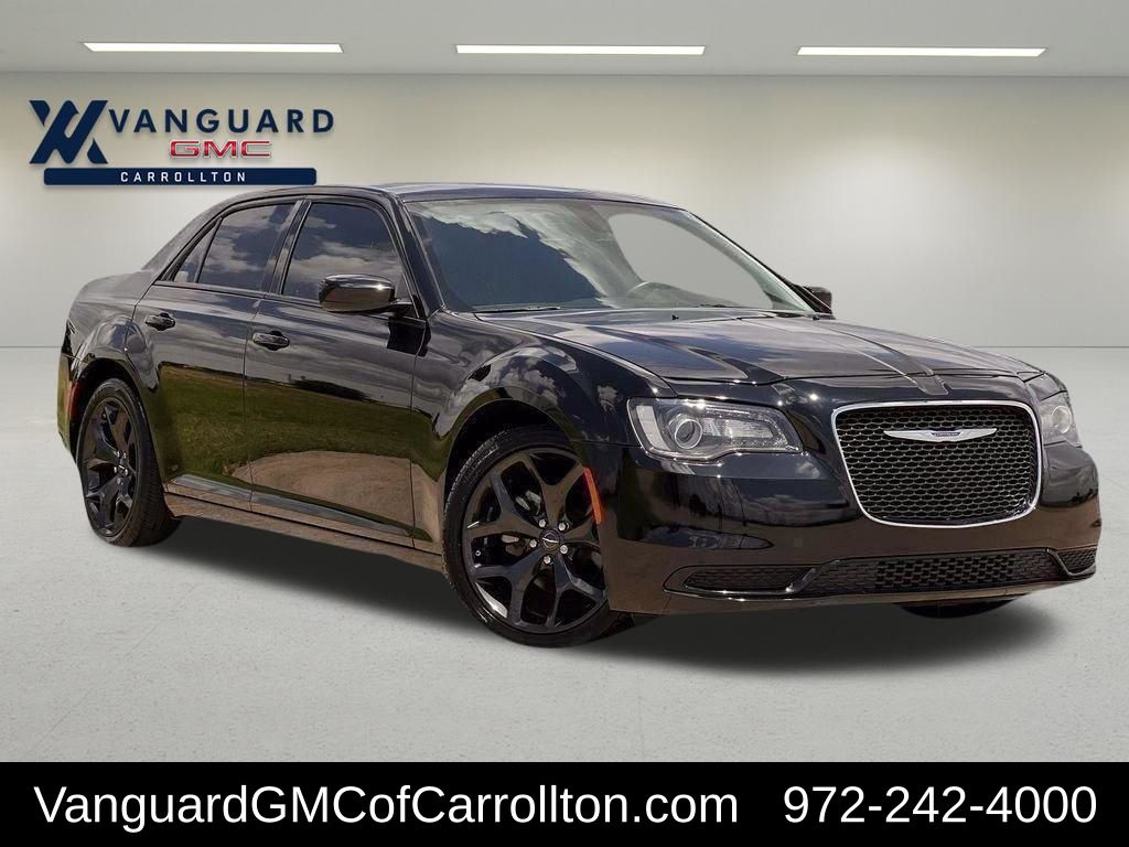 Gloss Black 2022 Chrysler 300 Sedan Rear-Wheel Drive 8-Speed Automatic