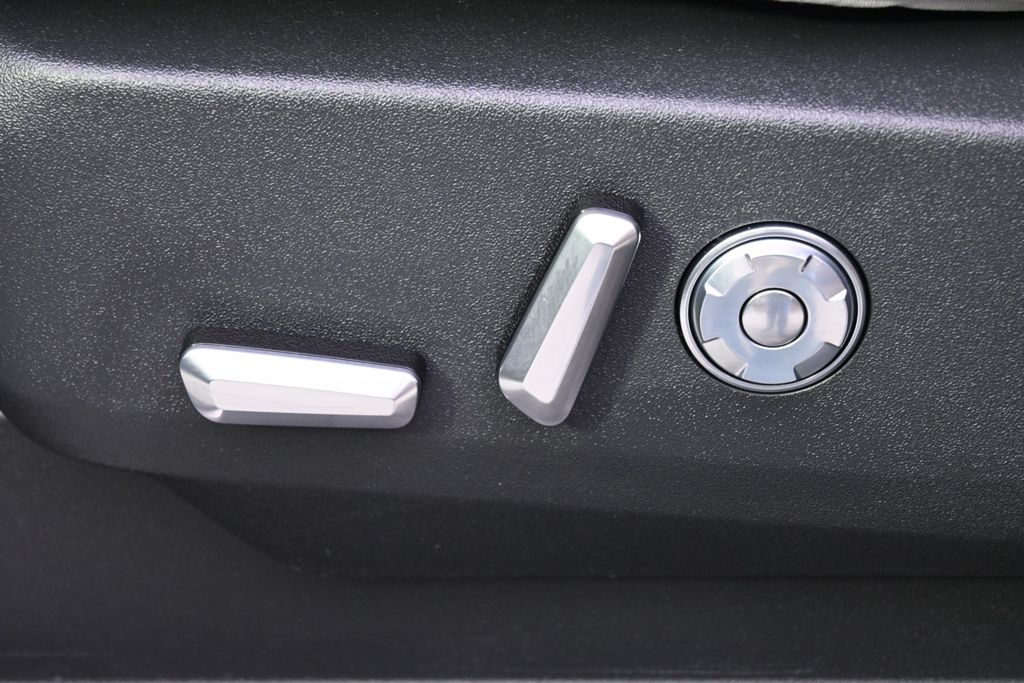 New 2026 White Lincoln Reserve image 14