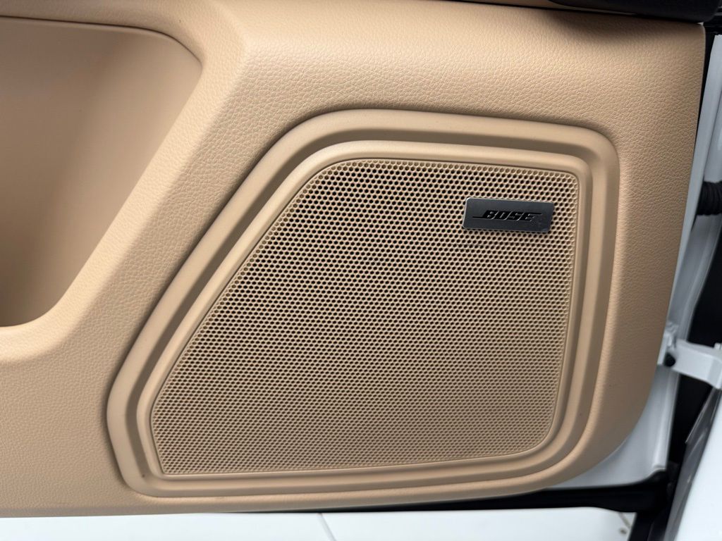 Thumbnail: 2025 Porsche Macan - 21