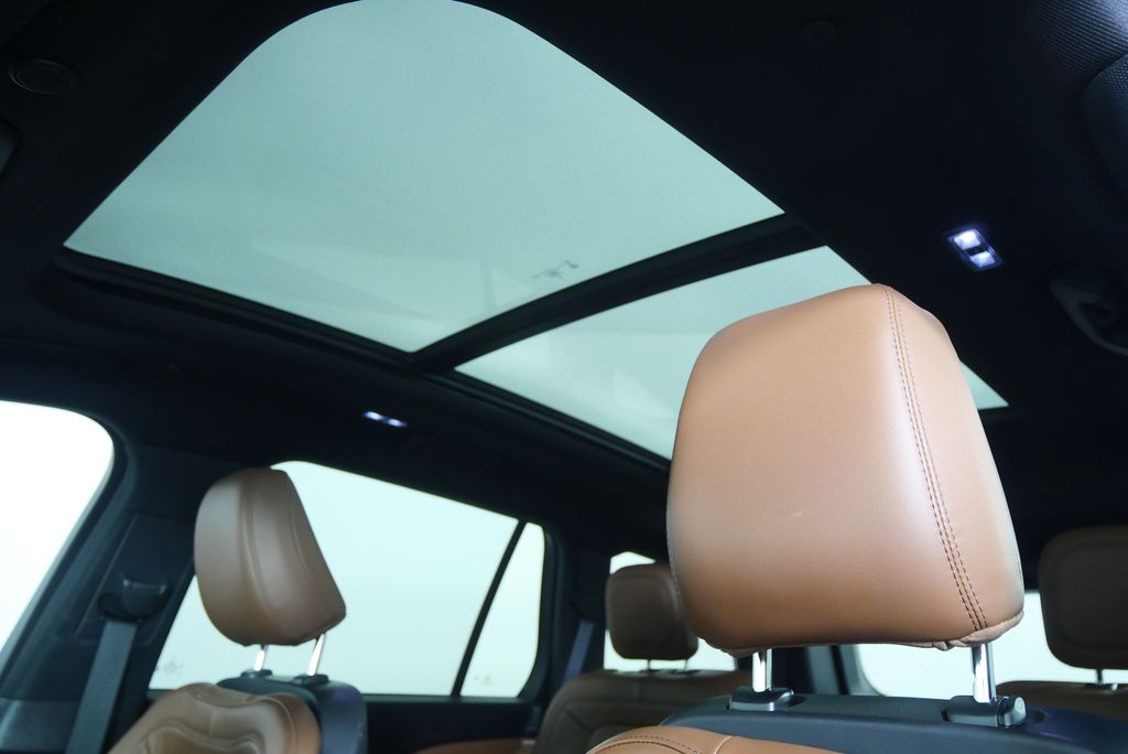 Thumbnail: 2022 Lincoln Aviator - 12