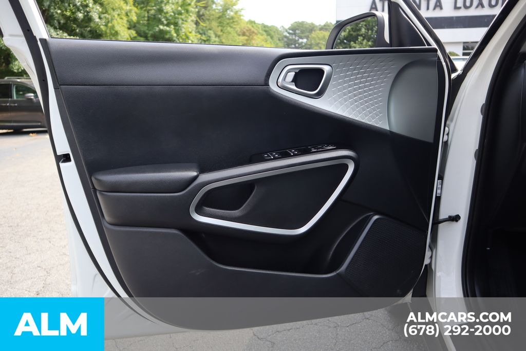 2023 Kia Soul LX photo 12