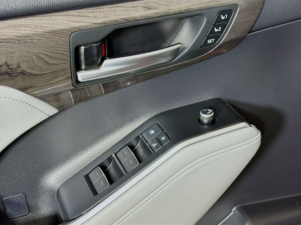 Used 2021 Toyota Highlander SUV