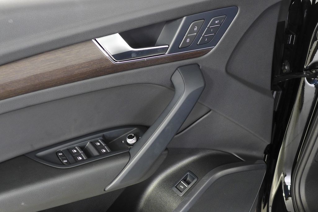 Thumbnail: 2023 Audi Q5 - 12