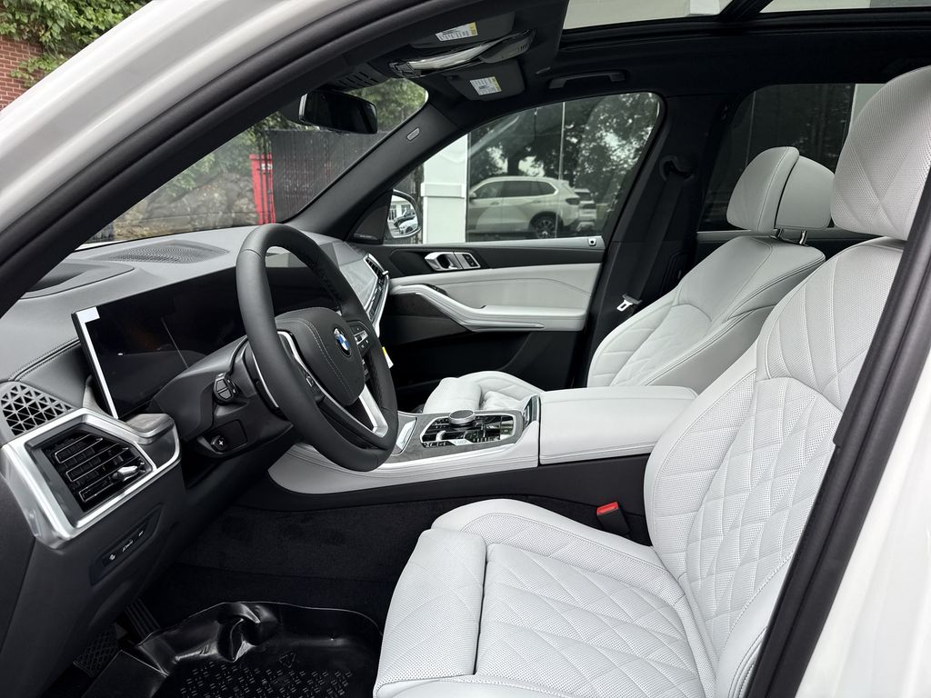Thumbnail: 2026 BMW X5 - 11