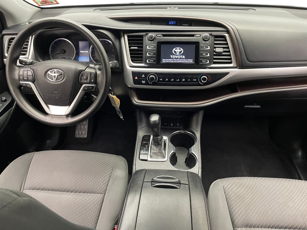 2018 Toyota Highlander LE 18