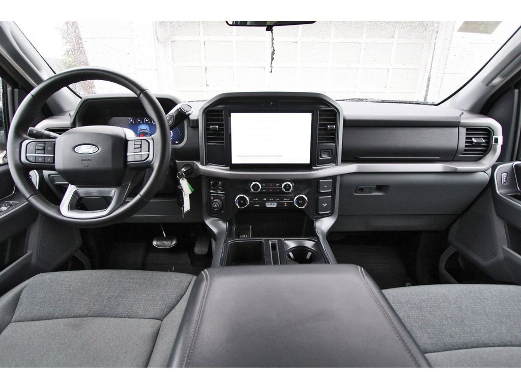 2025 Ford F-150 XLT - 8