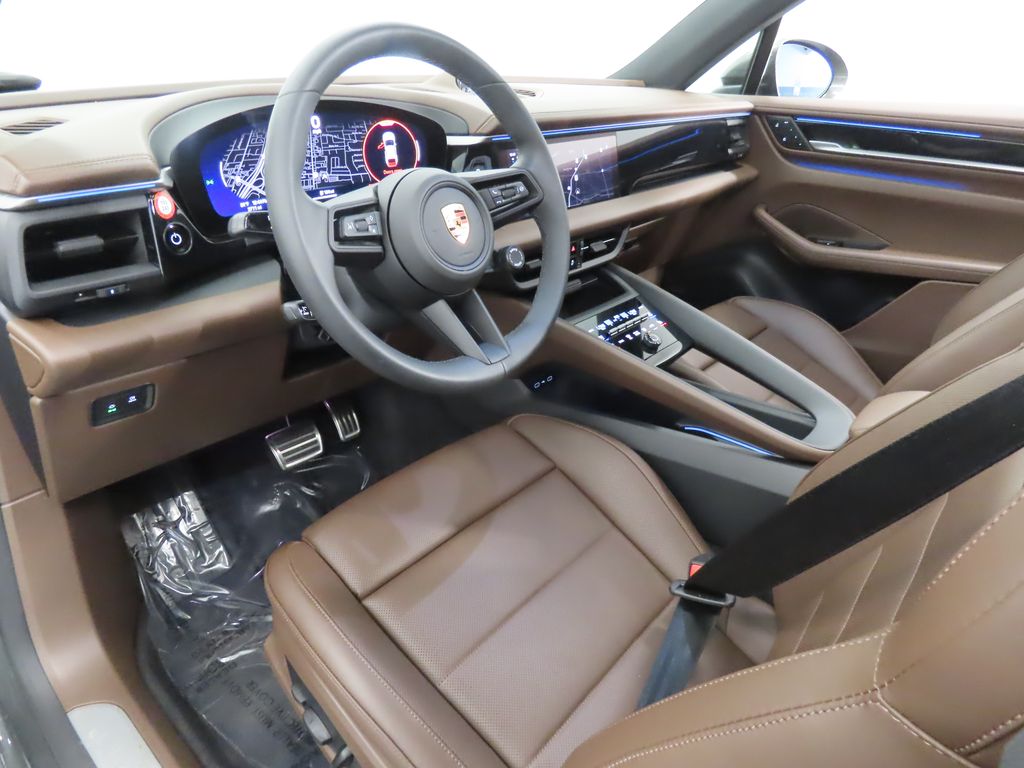 Thumbnail: 2025 Porsche Macan - 4