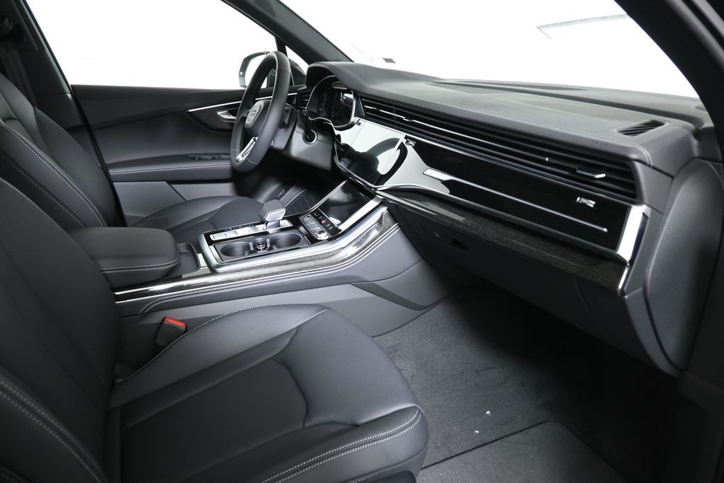 Thumbnail: 2026 Audi Q7 - 20