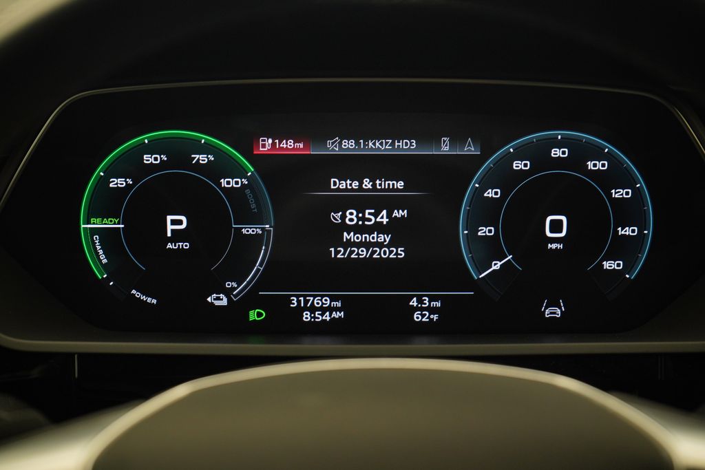 Thumbnail: 2024 Audi Q8 e-tron - 10