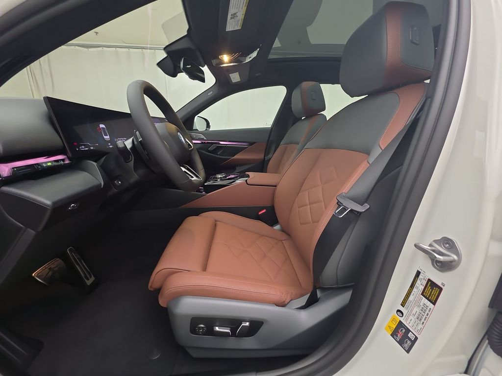 2026 Bmw 550e 550e xDrive photo 11