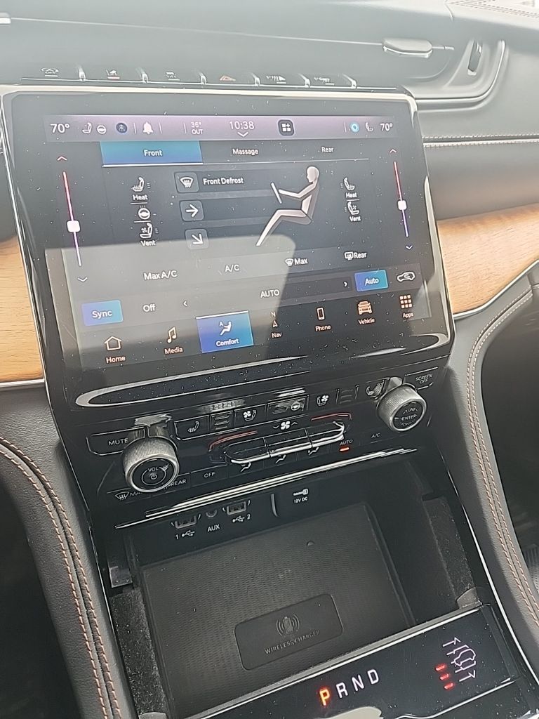 View vehicle photo 4