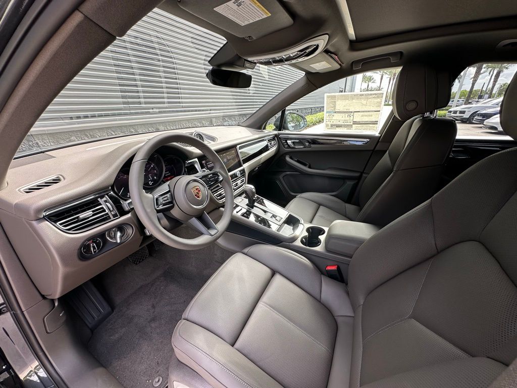 Thumbnail: 2025 Porsche Macan - 4