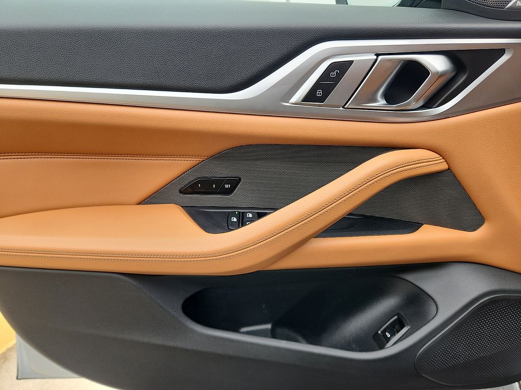 Thumbnail: 2025 BMW i4 - 13