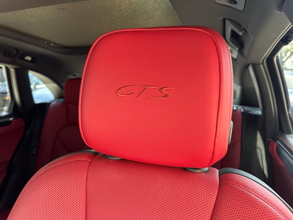 Thumbnail: 2020 Porsche Macan - 22