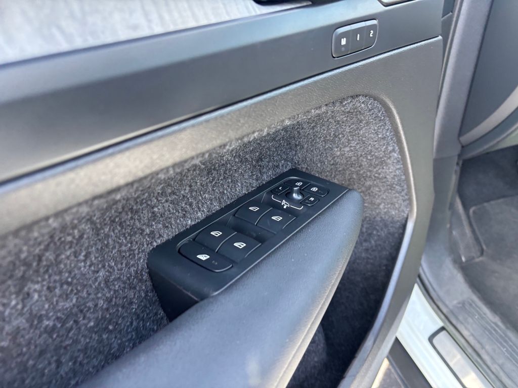 Used Car 2023 Volvo Xc40  B5 Plus Bright Theme For Sale Under $30,000 In Austin, Texas