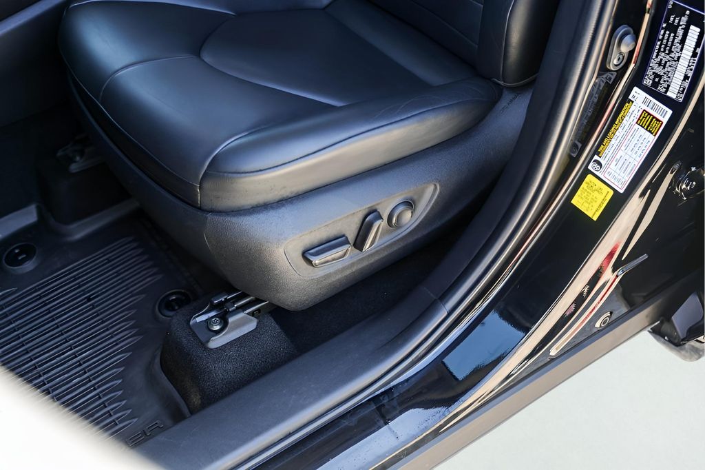 Used Car 2023 Toyota Highlander  Xle For Sale Under $35,000 In Austin, Texas