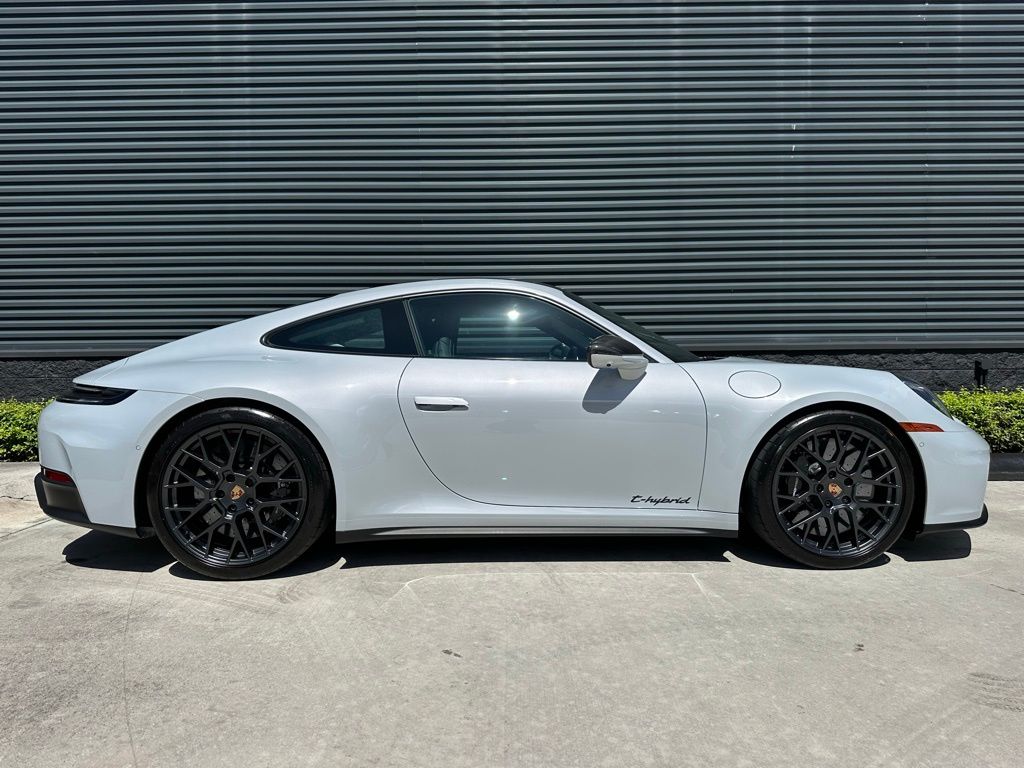 Thumbnail: 2025 Porsche 911 - 10