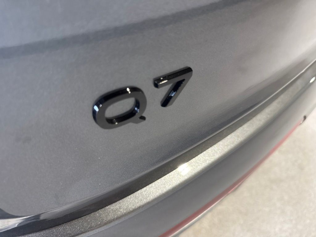 Thumbnail: 2026 Audi Q7 - 9