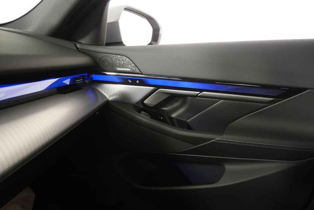 Thumbnail: 2026 BMW i5 - 25