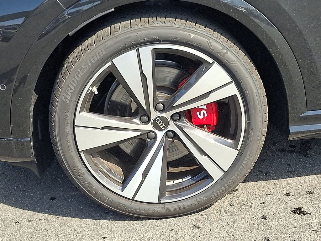 Thumbnail: 2025 Audi SQ5 - 5