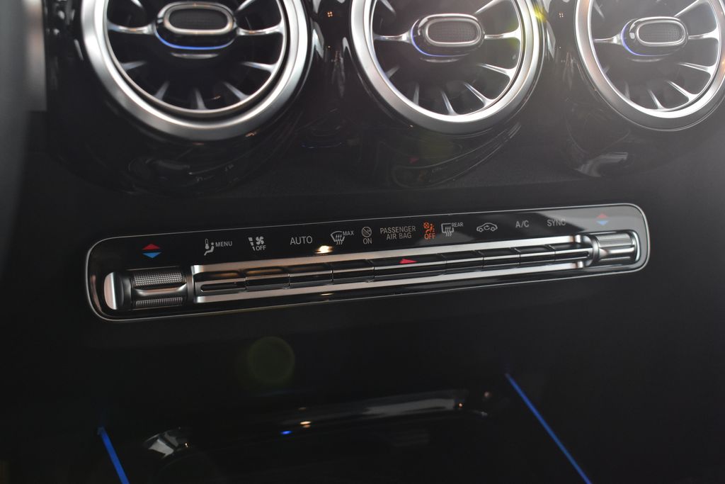 Thumbnail: 2025 Mercedes-Benz GLB - 21