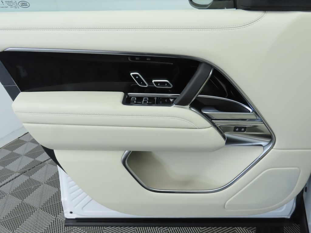 Thumbnail: 2025 Land Rover Range Rover - 26