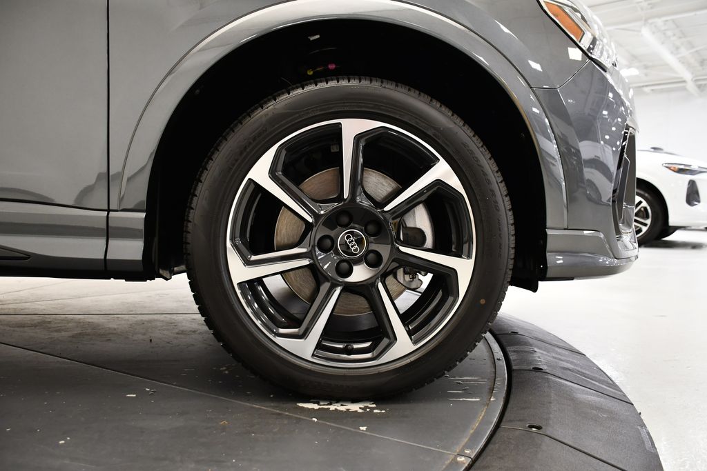 Thumbnail: 2025 Audi Q3 - 17