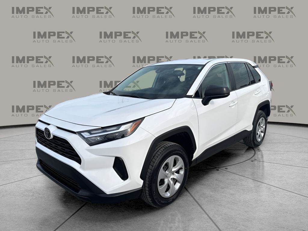 2024 Toyota RAV4 LE's photo