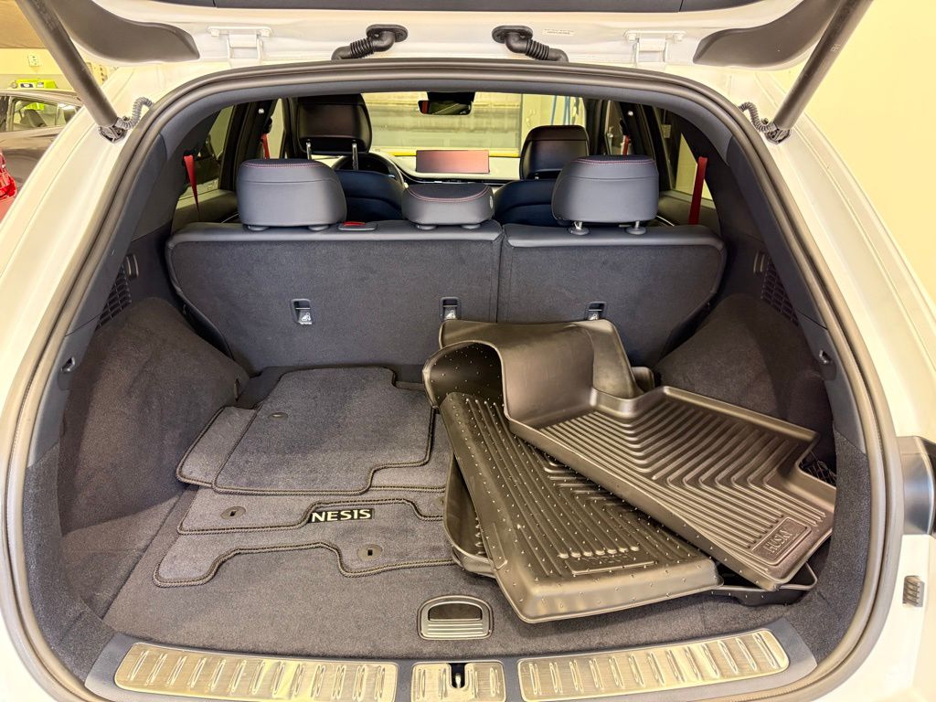 Thumbnail: 2025 Genesis GV70 - 24