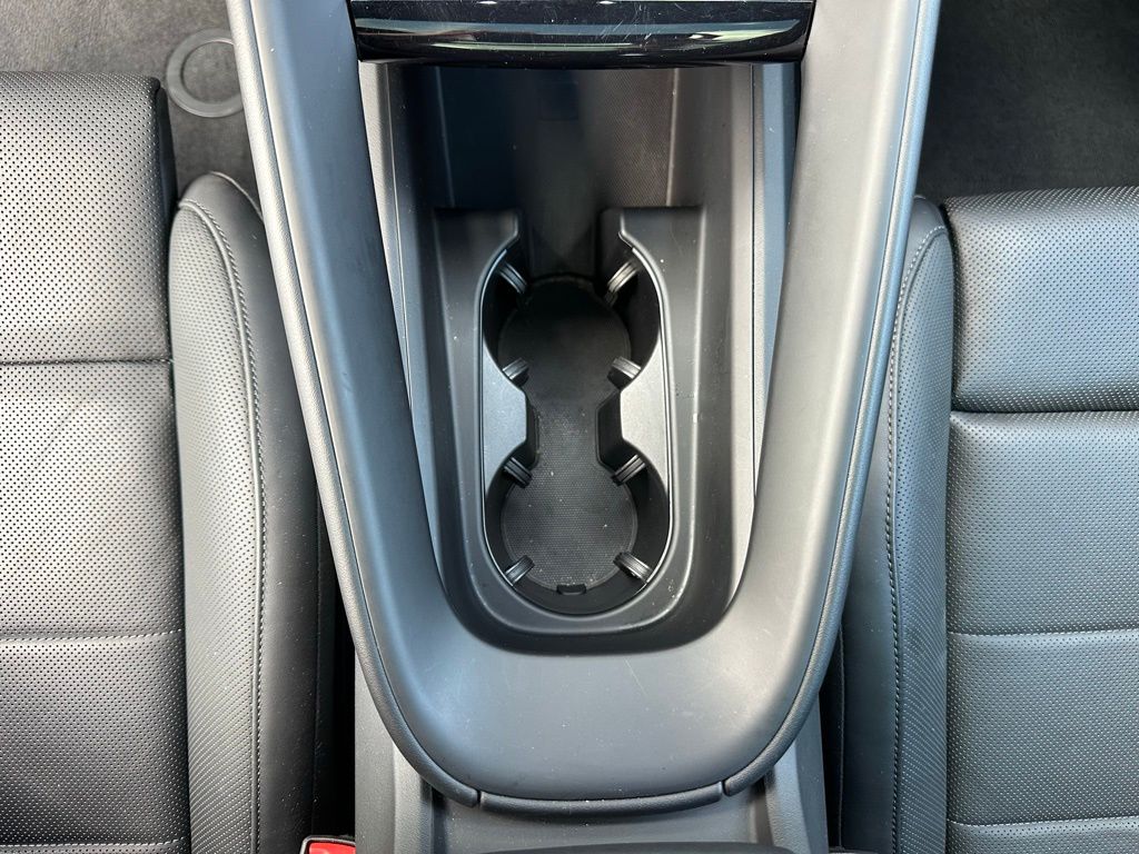 Thumbnail: 2025 Porsche Macan - 25