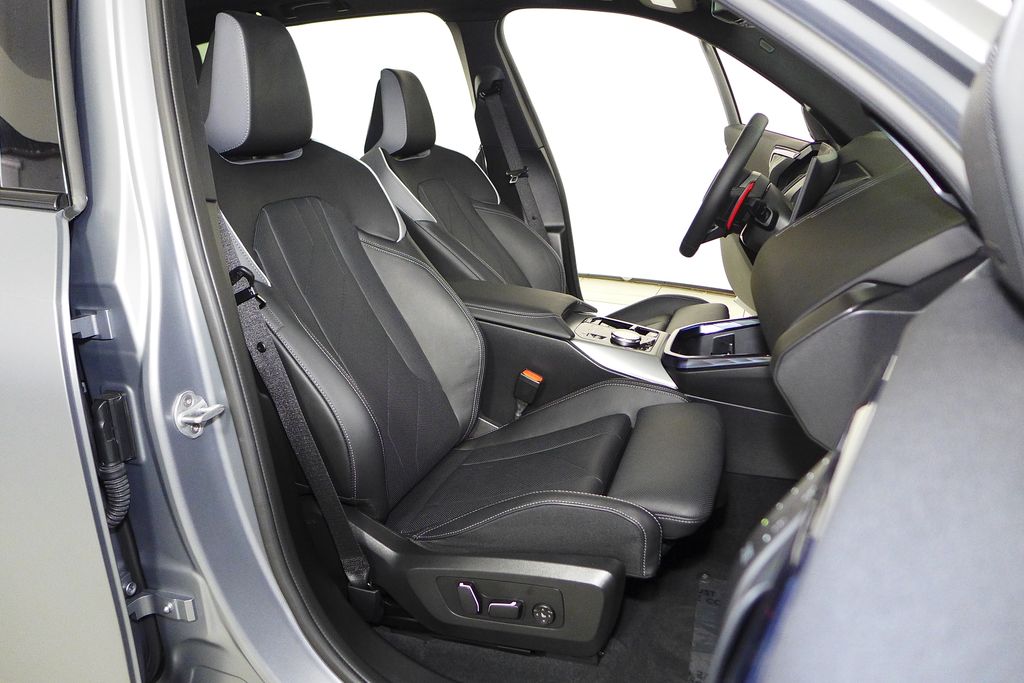Thumbnail: 2025 BMW X3 - 19