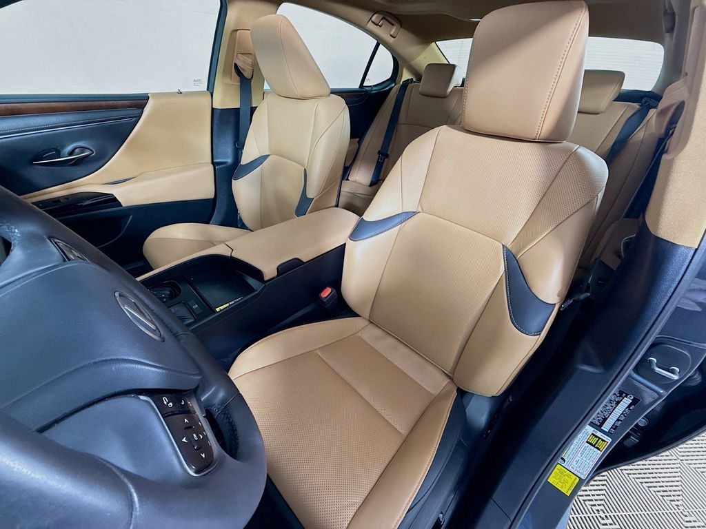 Thumbnail: 2023 Lexus ES - 20