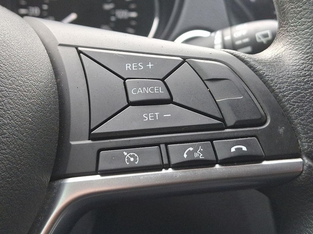 Thumbnail: 2018 Nissan Rogue Sport - 21