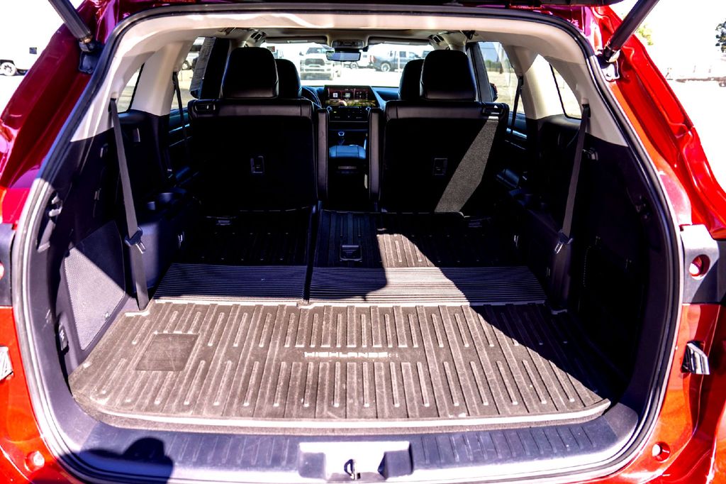 Used Car 2021 Toyota Highlander Hybrid  Platinum For Sale Under $35,000 In Taylor, Texas