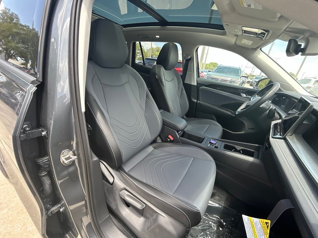New 2026 Platinum Gray Volkswagen 2.0T SE image 29